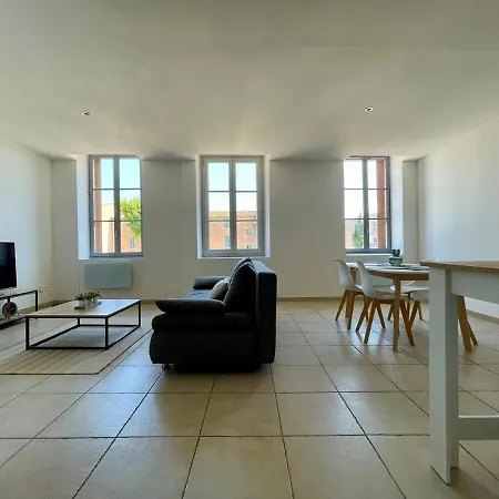 Littre Apartment *